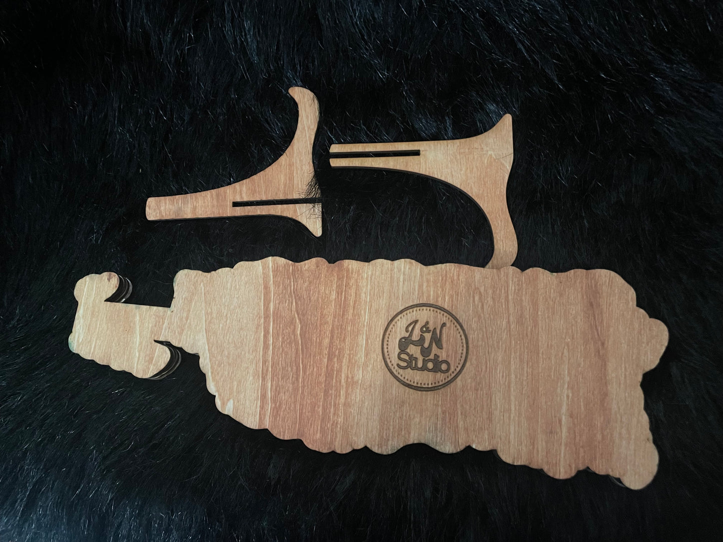 Mapa 3D de Puerto Rico en Madera y Acrylico pintado a mano

3D Puerto Rico island map in wood and acrylic hand painted.