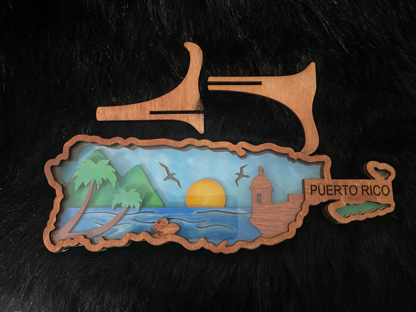 Mapa 3D de Puerto Rico en Madera y Acrylico pintado a mano

3D Puerto Rico island map in wood and acrylic hand painted.