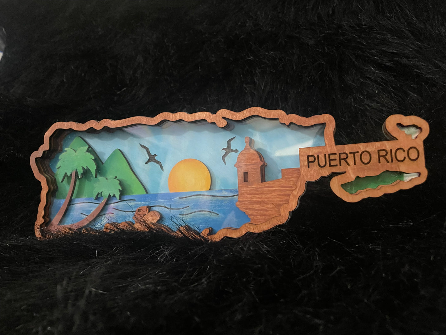 Mapa 3D de Puerto Rico en Madera y Acrylico pintado a mano

3D Puerto Rico island map in wood and acrylic hand painted.